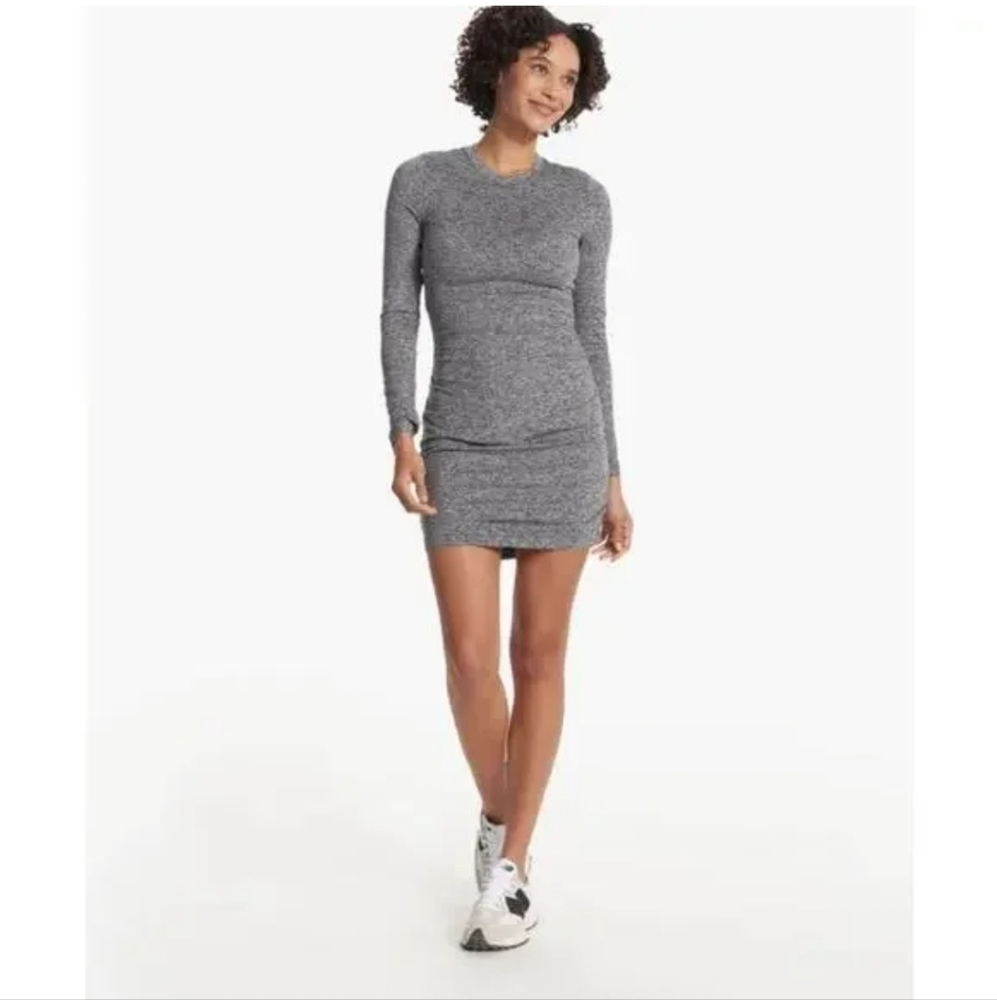 Vuori Heather Size Medium Gray Long Sleeve Dress/ Only Worn Twice